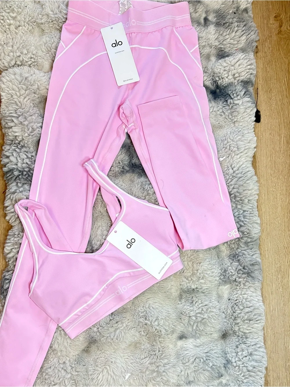 ALO Yoga Pink Women’s Two Piece Set